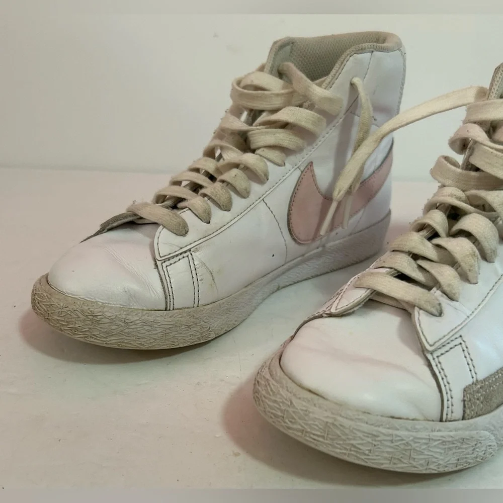 Nike Blazers White and Pink Youth 5.5 Women’s 7